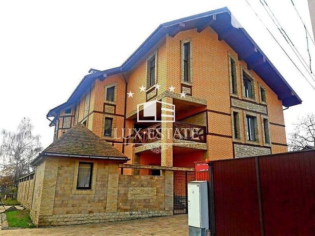 триповерховий будинок з гаражем, 650 кв. м, кирпич. Продаж в Києві, район Дарницький фото 1 триповерховий будинок з гаражем, 650 кв. м, кирпич. Продаж в Києві, район Дарницький фото 1