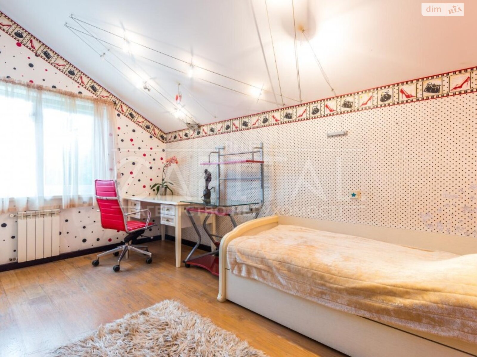 трехэтажный дом, 260 кв. м, кирпич. Продажа в Киеве район Дарницкий фото 1 трехэтажный дом, 260 кв. м, кирпич. Продажа в Киеве район Дарницкий фото 1