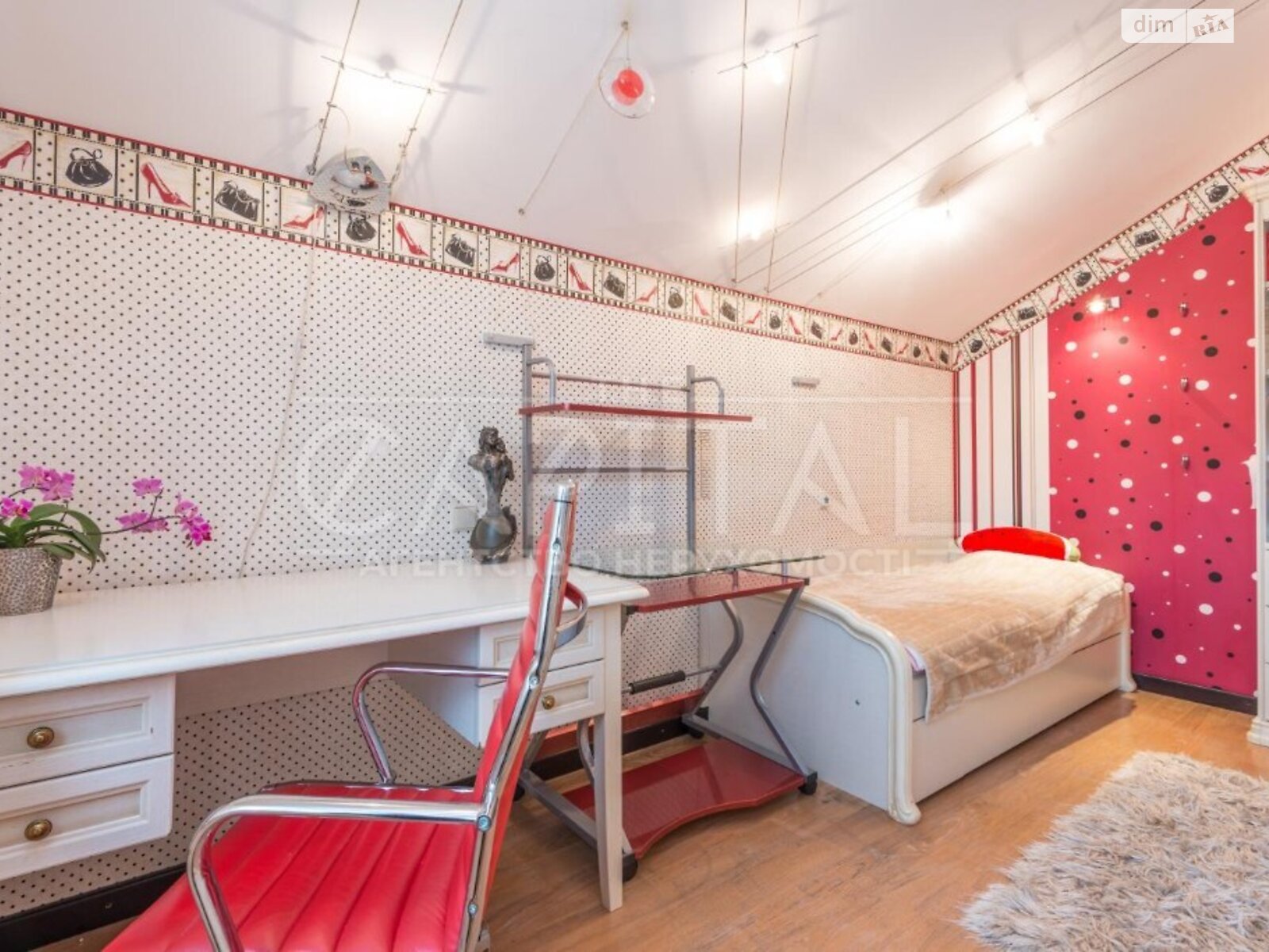 трехэтажный дом, 260 кв. м, кирпич. Продажа в Киеве район Дарницкий фото 1 трехэтажный дом, 260 кв. м, кирпич. Продажа в Киеве район Дарницкий фото 1
