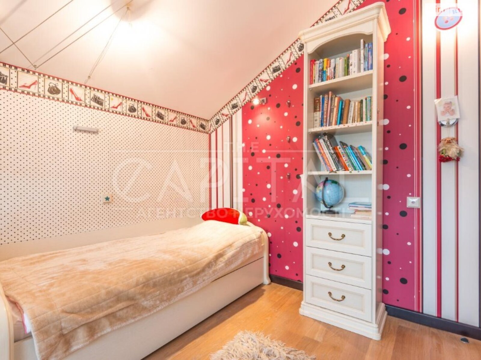 трехэтажный дом, 260 кв. м, кирпич. Продажа в Киеве район Дарницкий фото 1 трехэтажный дом, 260 кв. м, кирпич. Продажа в Киеве район Дарницкий фото 1