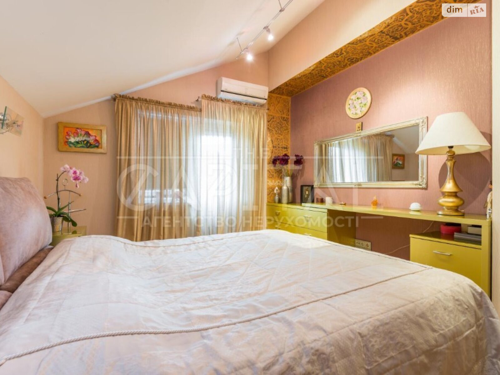 трехэтажный дом, 260 кв. м, кирпич. Продажа в Киеве район Дарницкий фото 1 трехэтажный дом, 260 кв. м, кирпич. Продажа в Киеве район Дарницкий фото 1