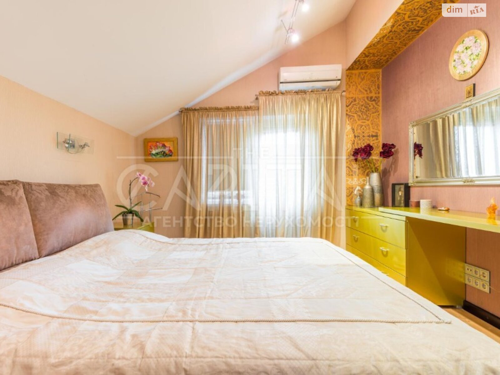 трехэтажный дом, 260 кв. м, кирпич. Продажа в Киеве район Дарницкий фото 1 трехэтажный дом, 260 кв. м, кирпич. Продажа в Киеве район Дарницкий фото 1