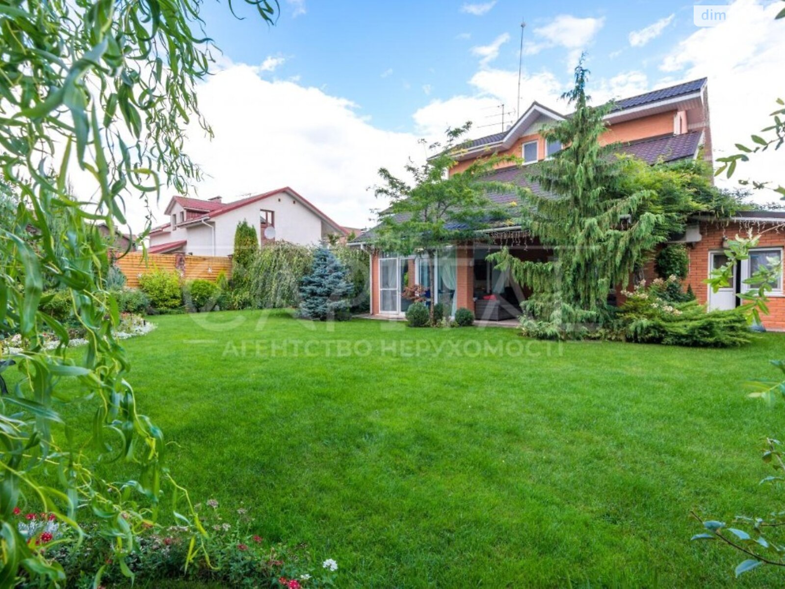 трехэтажный дом, 260 кв. м, кирпич. Продажа в Киеве район Дарницкий фото 1 трехэтажный дом, 260 кв. м, кирпич. Продажа в Киеве район Дарницкий фото 1