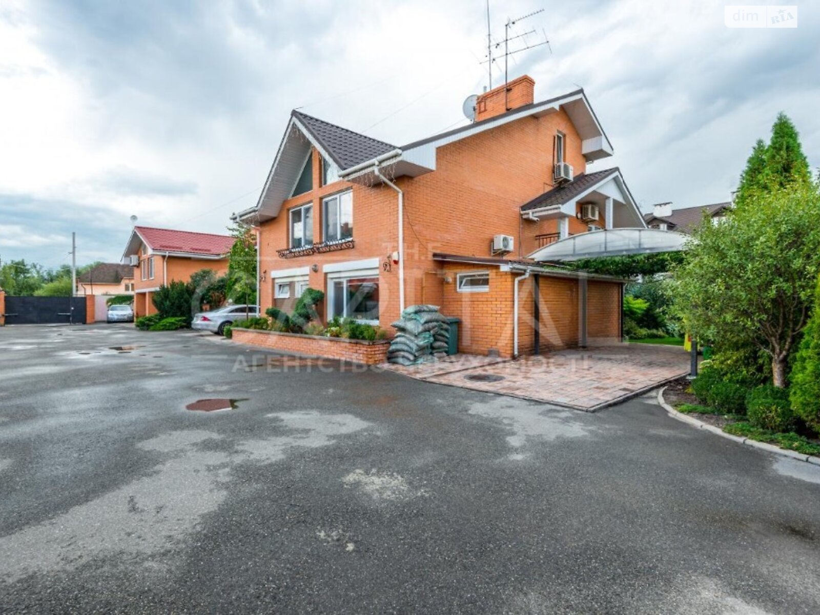 трехэтажный дом, 260 кв. м, кирпич. Продажа в Киеве район Дарницкий фото 1 трехэтажный дом, 260 кв. м, кирпич. Продажа в Киеве район Дарницкий фото 1