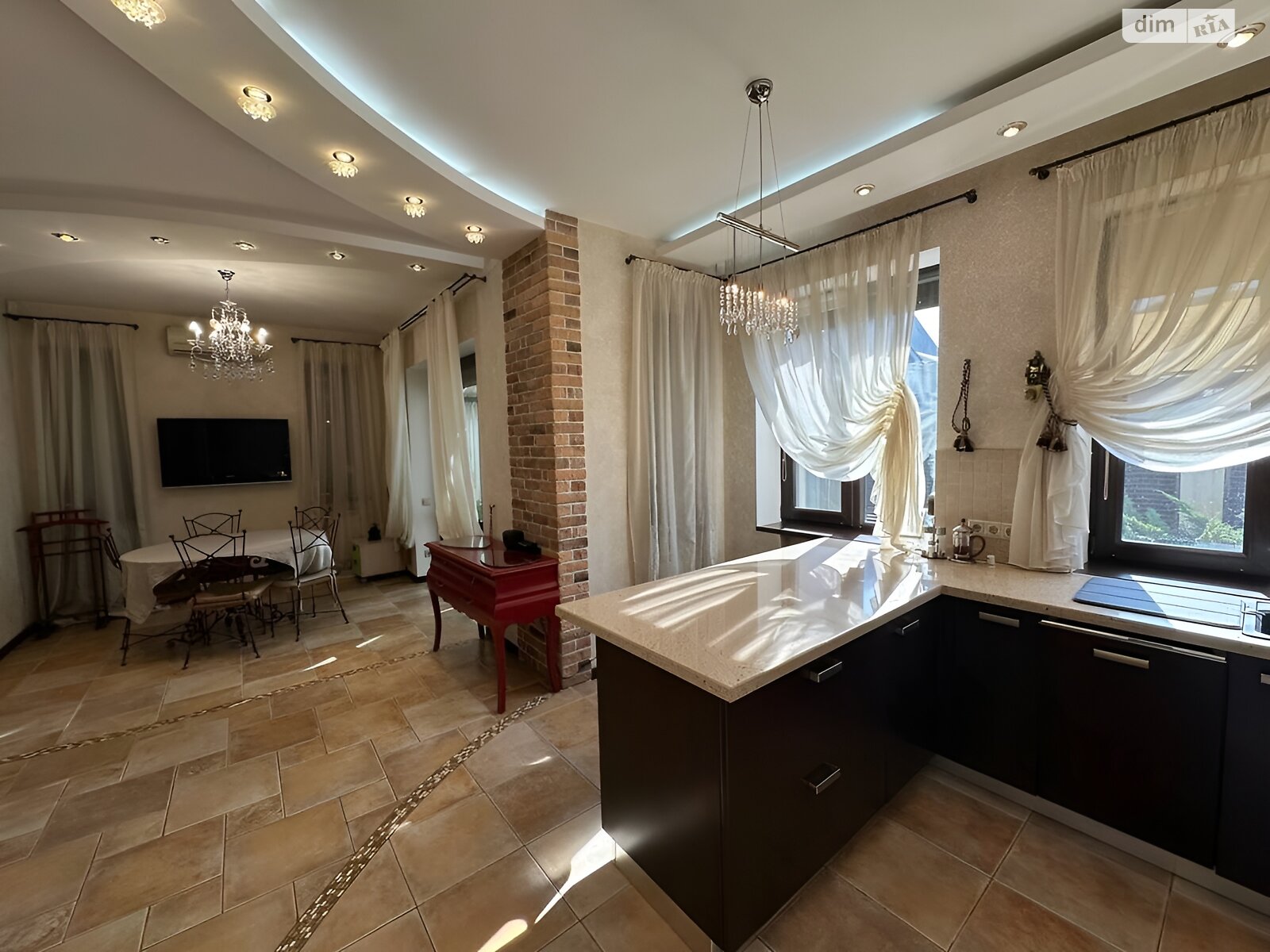 трехэтажный дом, 232 кв. м, кирпич. Продажа в Киеве район Дарницкий фото 1 трехэтажный дом, 232 кв. м, кирпич. Продажа в Киеве район Дарницкий фото 1