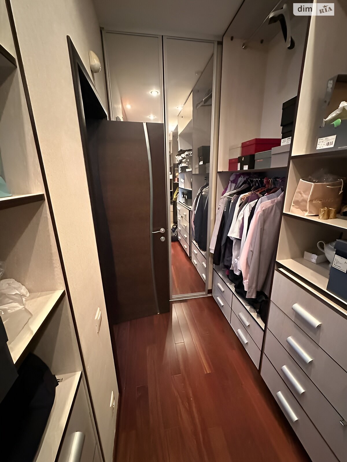 трехэтажный дом, 232 кв. м, кирпич. Продажа в Киеве район Дарницкий фото 1 трехэтажный дом, 232 кв. м, кирпич. Продажа в Киеве район Дарницкий фото 1