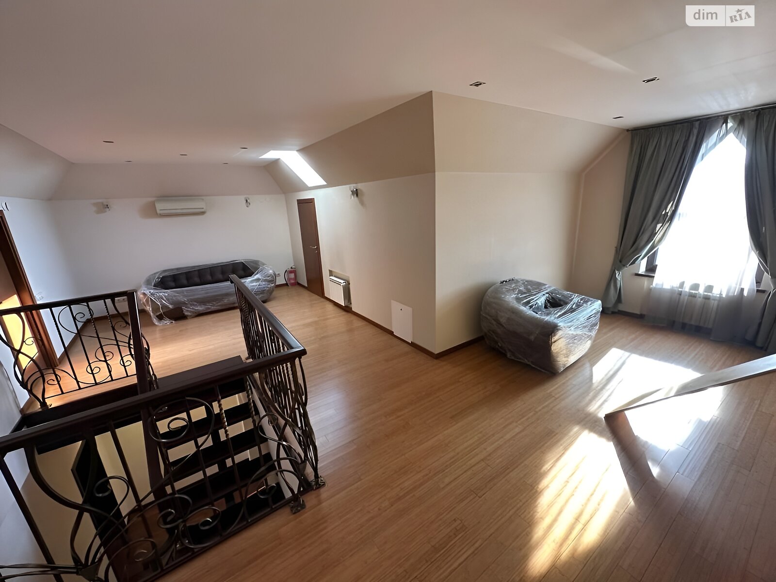 трехэтажный дом, 232 кв. м, кирпич. Продажа в Киеве район Дарницкий фото 1 трехэтажный дом, 232 кв. м, кирпич. Продажа в Киеве район Дарницкий фото 1