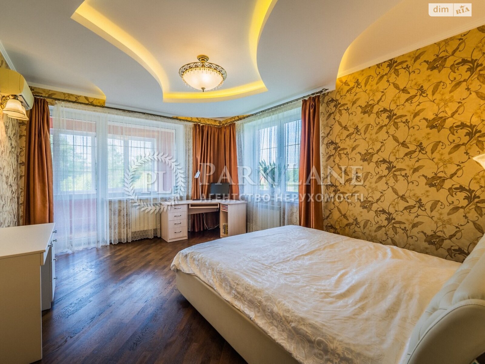 трехэтажный дом с балконом, 335.8 кв. м, кирпич. Продажа в Гнедине фото 1