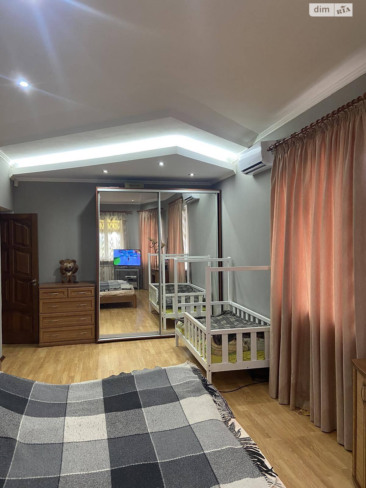 двухэтажный дом с гаражом, 255 кв. м, кирпич. Продажа в Киеве район Дарницкий фото 1 двухэтажный дом с гаражом, 255 кв. м, кирпич. Продажа в Киеве район Дарницкий фото 1