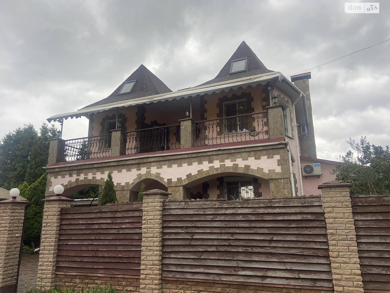двухэтажный дом с гаражом, 255 кв. м, кирпич. Продажа в Киеве район Дарницкий фото 1 двухэтажный дом с гаражом, 255 кв. м, кирпич. Продажа в Киеве район Дарницкий фото 1