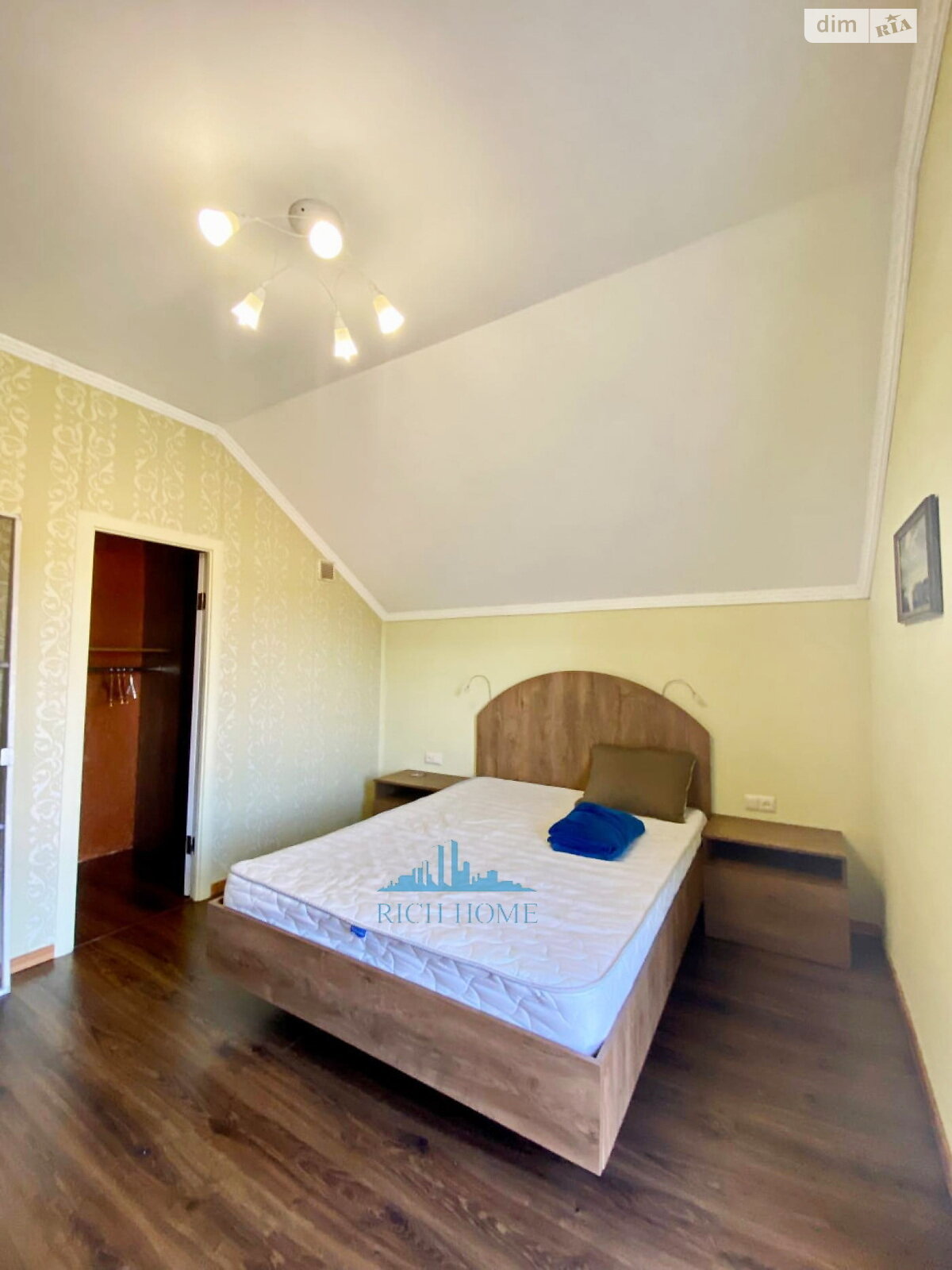 двоповерховий будинок з балконом, 220 кв. м, цегла. Продаж в Києві, район Дарницький фото 1 двоповерховий будинок з балконом, 220 кв. м, цегла. Продаж в Києві, район Дарницький фото 1