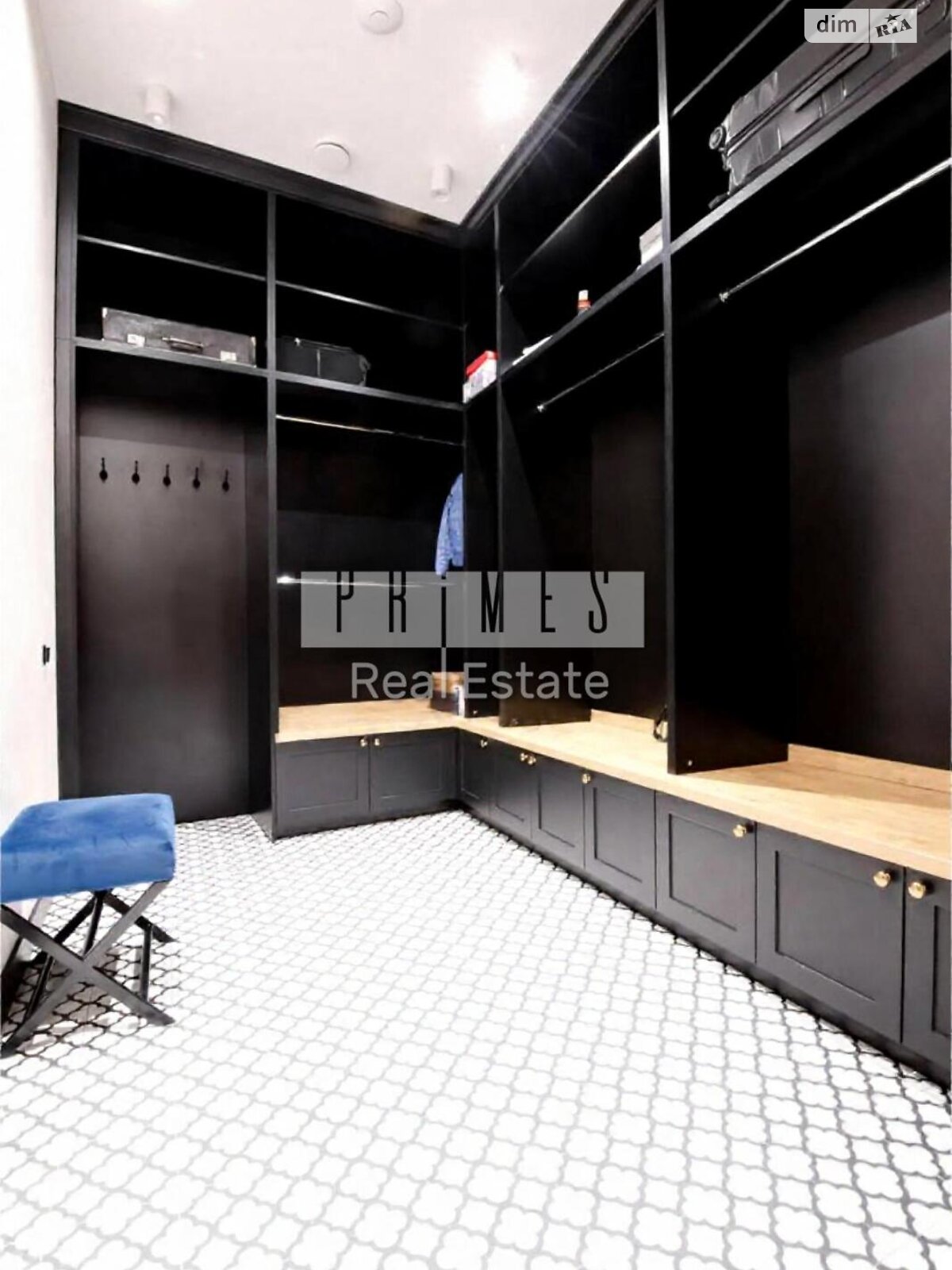 двухэтажный дом с отоплением, 300 кв. м, кирпич. Продажа в Киеве фото 1