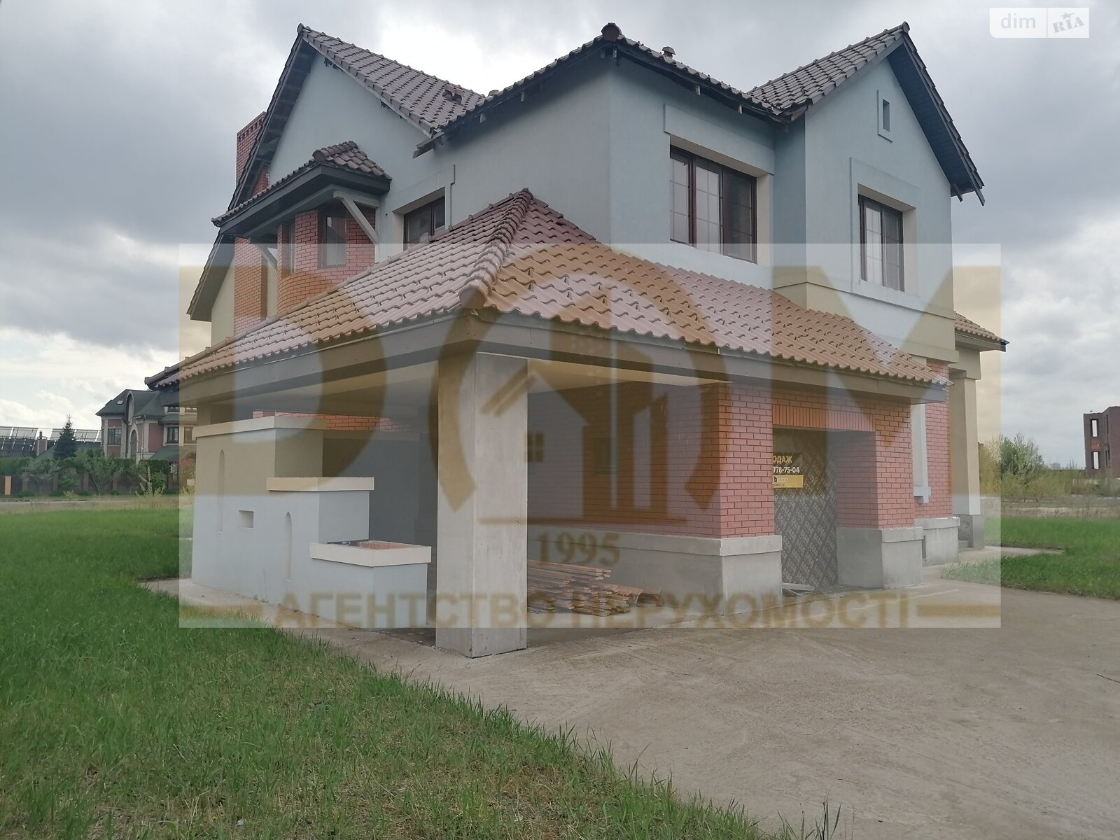 двухэтажный дом с гаражом, 382 кв. м, кирпич. Продажа в Киеве район Деснянский фото 1