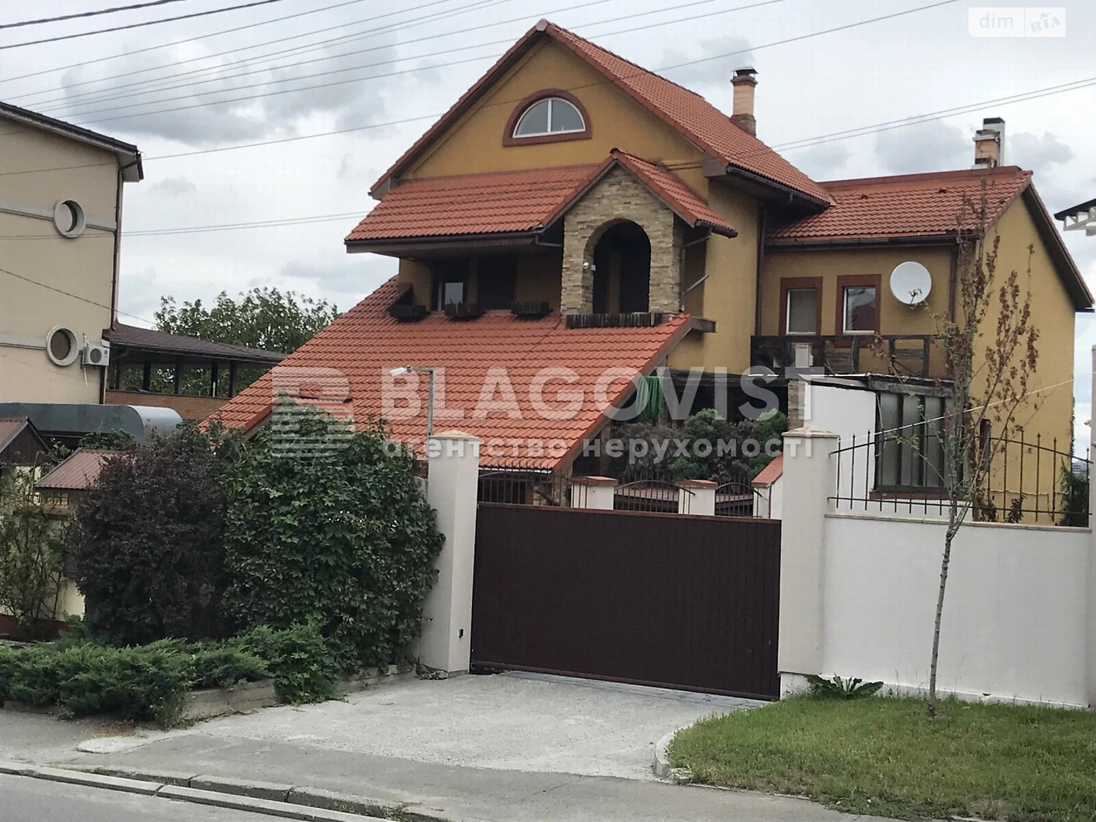 трехэтажный дом с гаражом, 408.6 кв. м, кирпич. Продажа в Киеве район Добрый Шлях фото 1