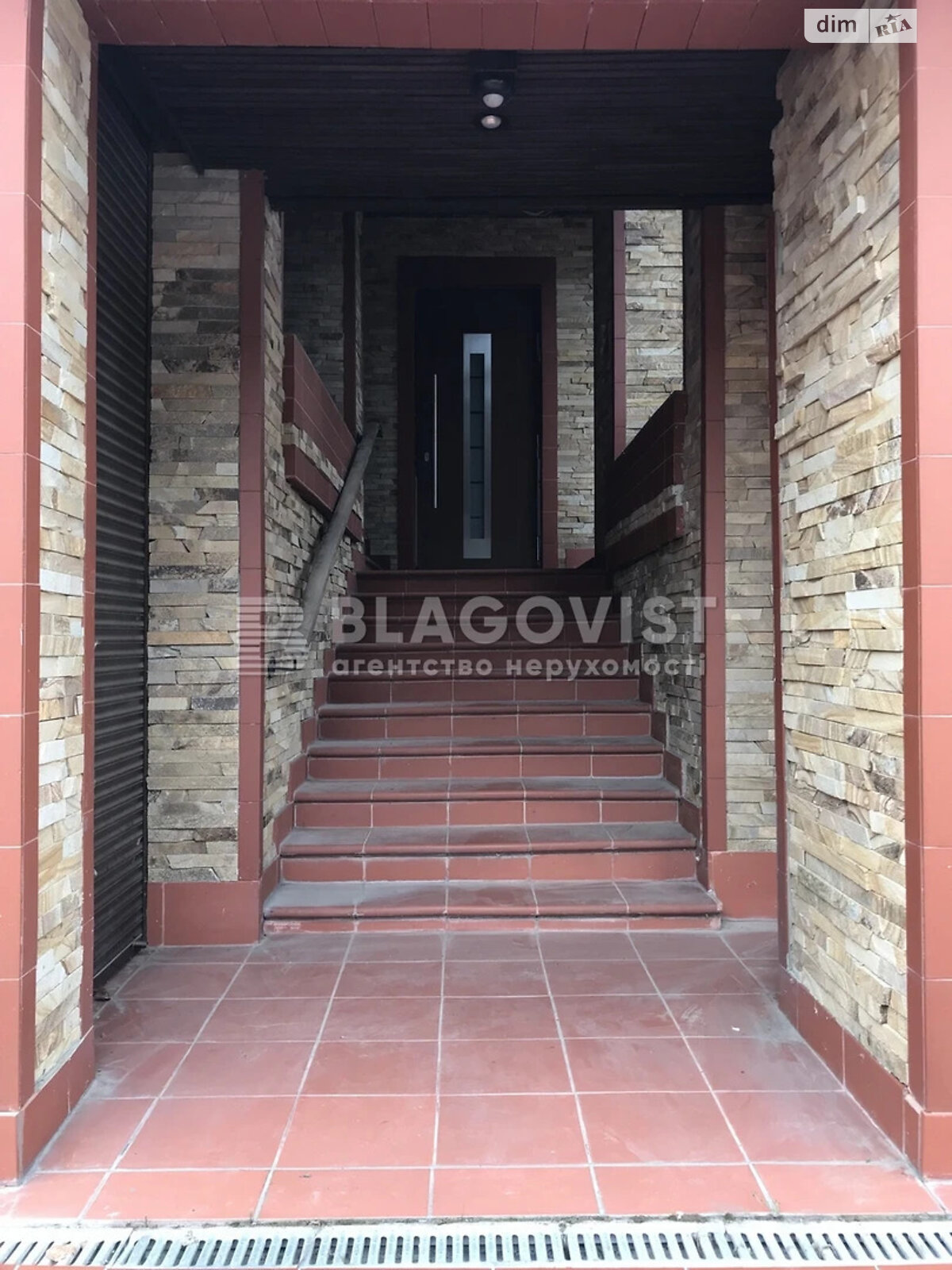 трехэтажный дом с гаражом, 408.6 кв. м, кирпич. Продажа в Киеве район Добрый Шлях фото 1