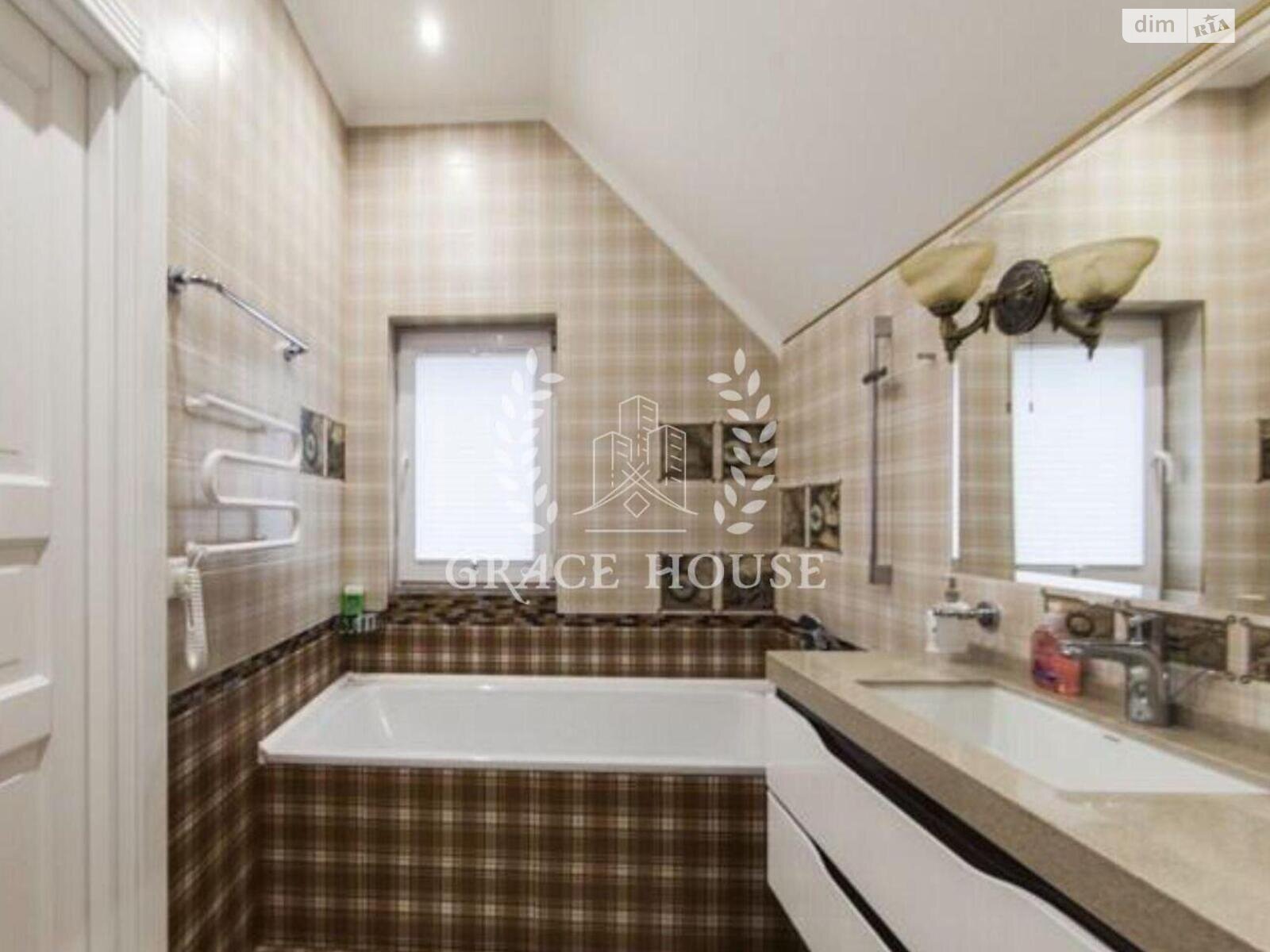 триповерховий будинок з мансардою, 350 кв. м, цегла. Продаж в Києві, район Голосіївський фото 1 триповерховий будинок з мансардою, 350 кв. м, цегла. Продаж в Києві, район Голосіївський фото 1