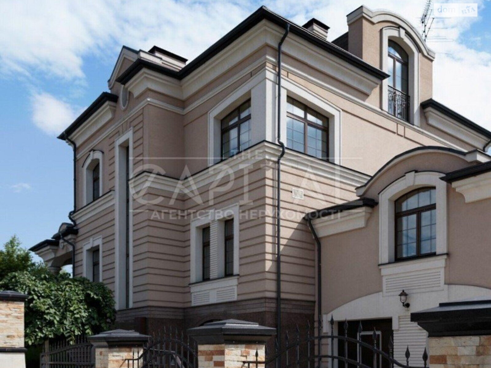 трехэтажный дом, 700 кв. м, кирпич. Продажа в Киеве район Голосеевский фото 1