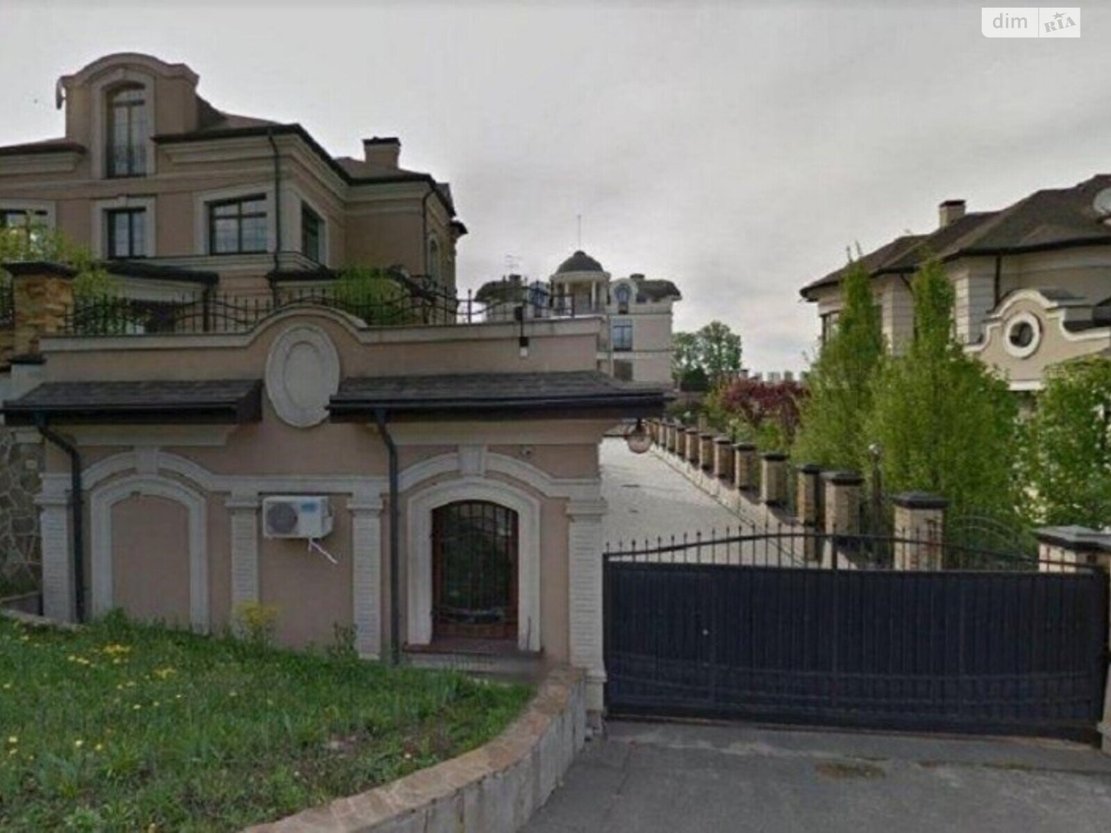 трехэтажный дом, 700 кв. м, кирпич. Продажа в Киеве район Голосеевский фото 1