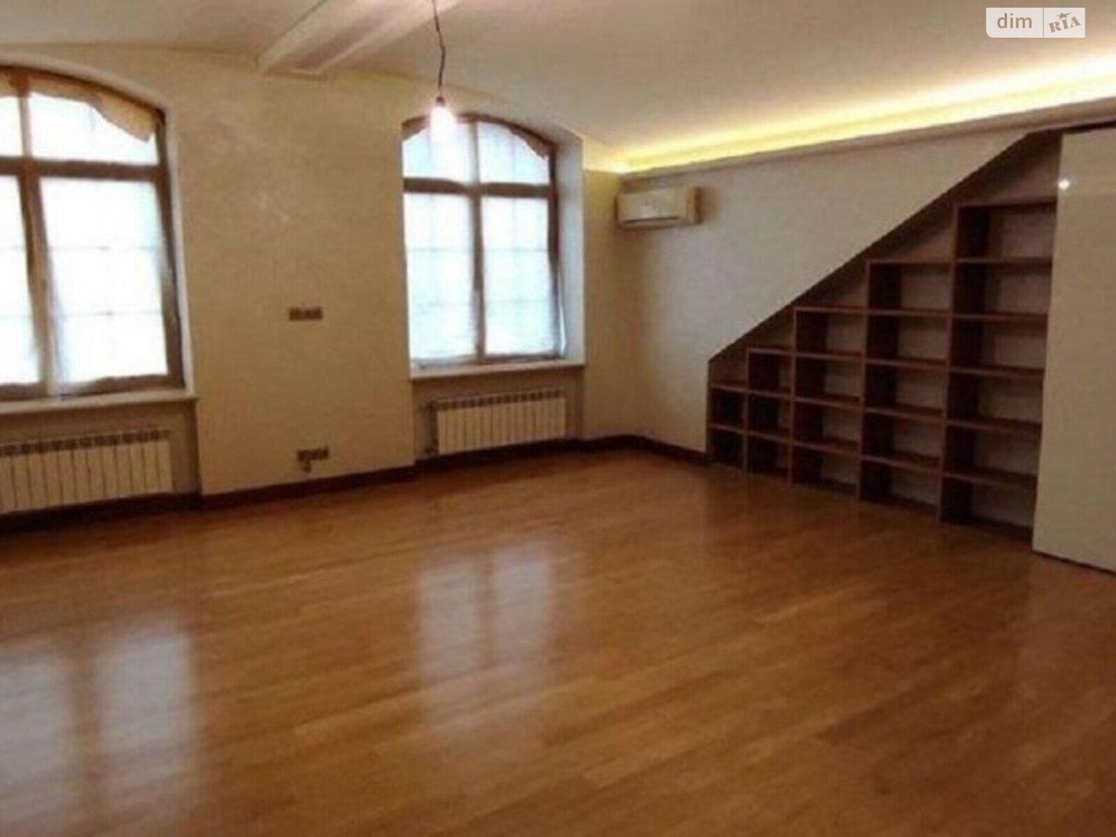 трехэтажный дом, 700 кв. м, кирпич. Продажа в Киеве район Голосеевский фото 1