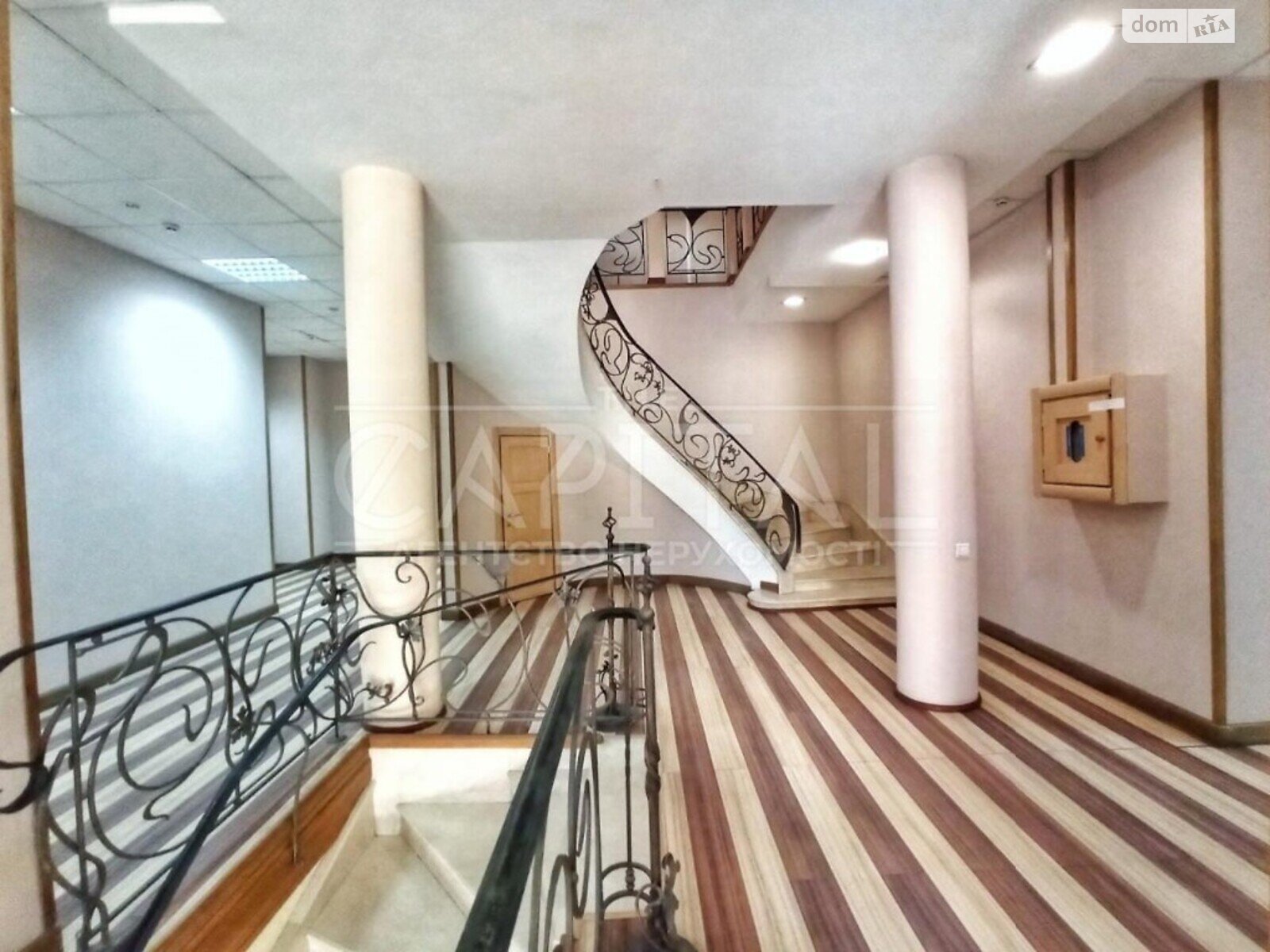 четырехэтажный дом с ремонтом, 1460 кв. м, кирпич. Продажа в Киеве район Голосеевский фото 1