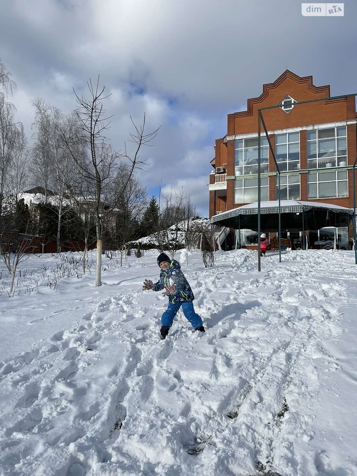 чотириповерховий будинок з мансардою, 1200 кв. м, монолітно-цегляний. Продаж у Козині фото 1 чотириповерховий будинок з мансардою, 1200 кв. м, монолітно-цегляний. Продаж у Козині фото 1