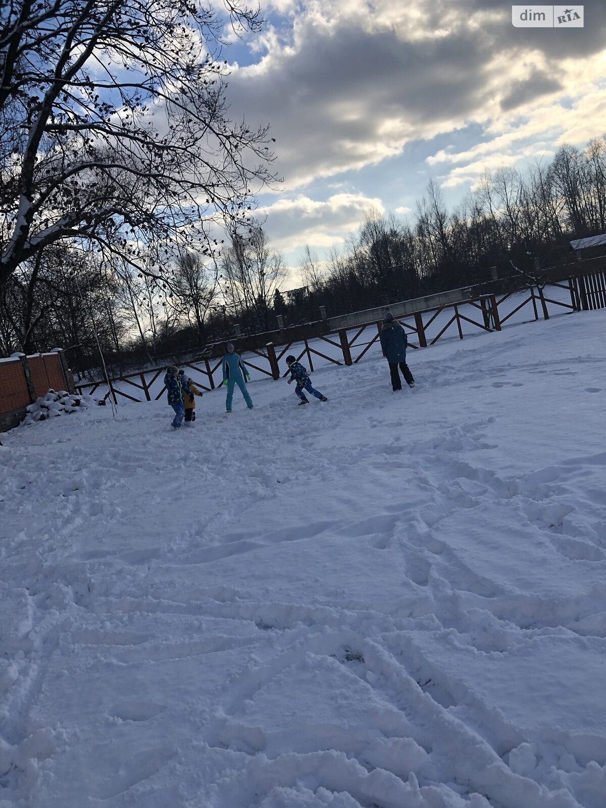чотириповерховий будинок з мансардою, 1200 кв. м, монолітно-цегляний. Продаж у Козині фото 1 чотириповерховий будинок з мансардою, 1200 кв. м, монолітно-цегляний. Продаж у Козині фото 1