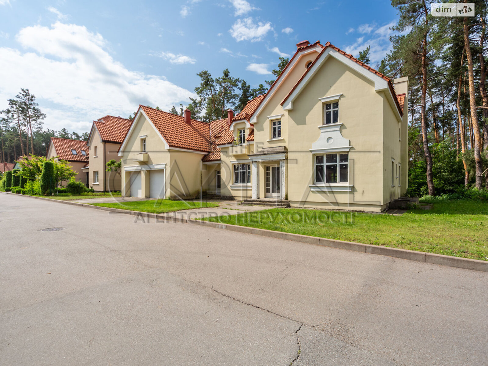 двухэтажный дом с гаражом, 649.7 кв. м, кирпич. Продажа в Киеве район Голосеевский фото 1 двухэтажный дом с гаражом, 649.7 кв. м, кирпич. Продажа в Киеве район Голосеевский фото 1