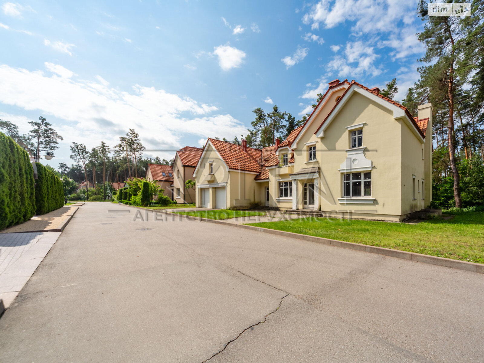 двухэтажный дом с гаражом, 649.7 кв. м, кирпич. Продажа в Киеве район Голосеевский фото 1 двухэтажный дом с гаражом, 649.7 кв. м, кирпич. Продажа в Киеве район Голосеевский фото 1