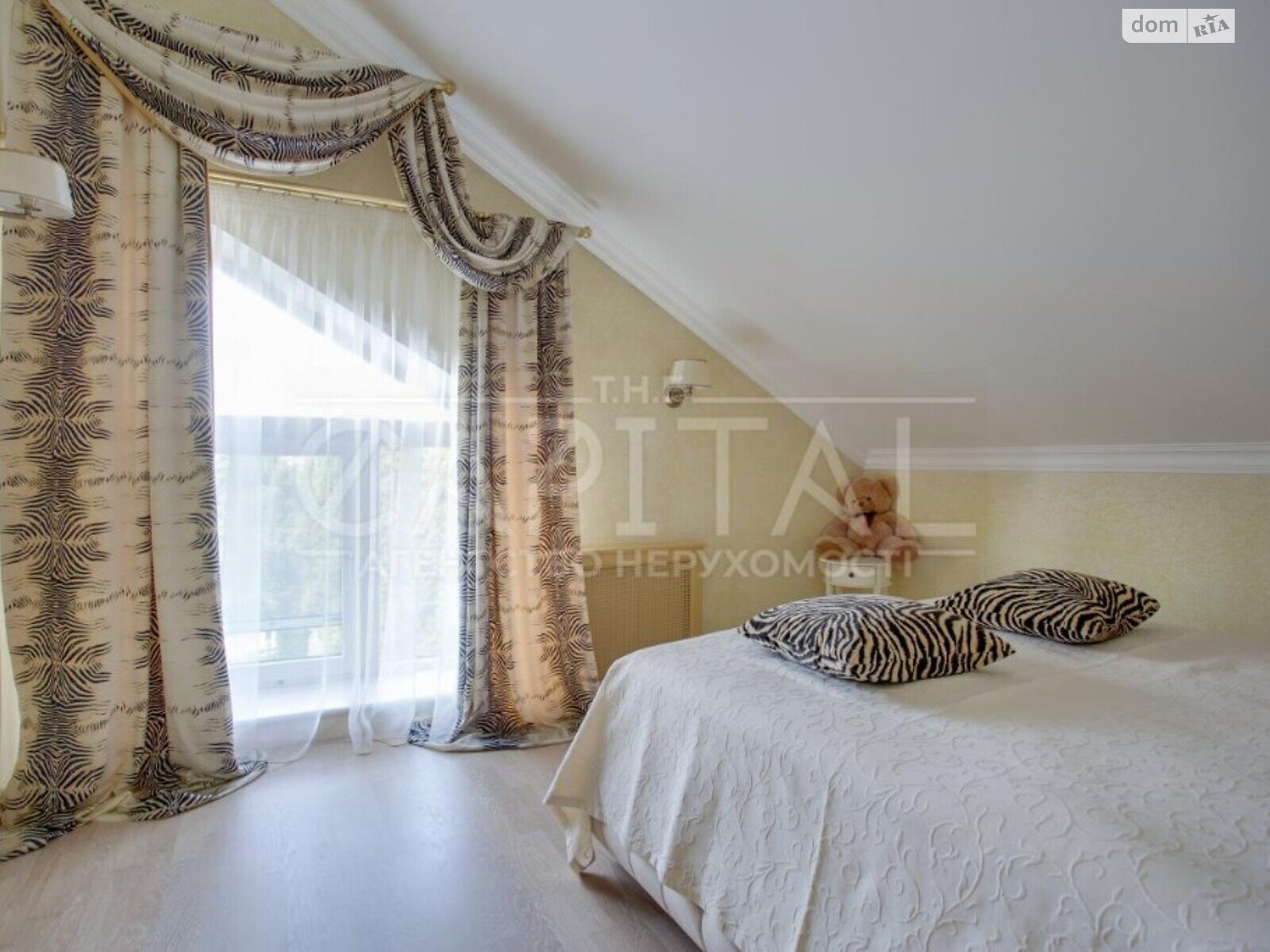 триповерховий будинок, 700 кв. м, цегла. Продаж в Києві, район Голосіївський фото 1 триповерховий будинок, 700 кв. м, цегла. Продаж в Києві, район Голосіївський фото 1