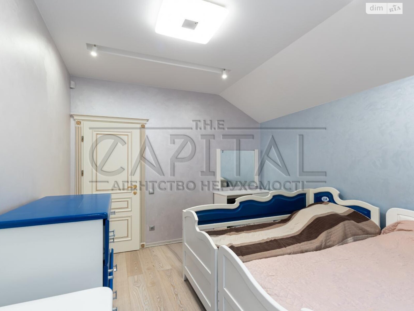 двоповерховий будинок з верандою, 228 кв. м, цегла. Продаж в Києві фото 1 двоповерховий будинок з верандою, 228 кв. м, цегла. Продаж в Києві фото 1