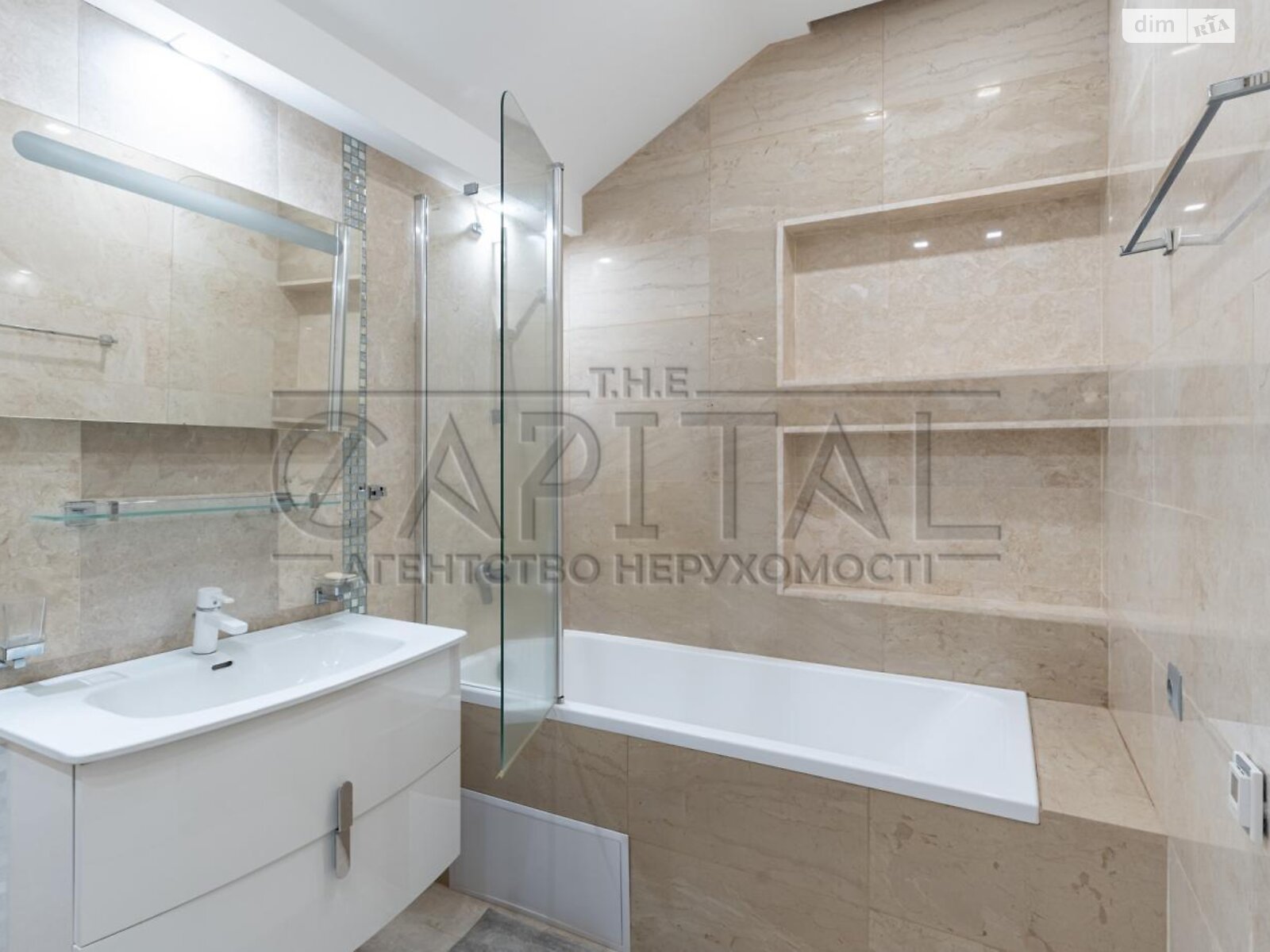 двоповерховий будинок з верандою, 228 кв. м, цегла. Продаж в Києві фото 1 двоповерховий будинок з верандою, 228 кв. м, цегла. Продаж в Києві фото 1