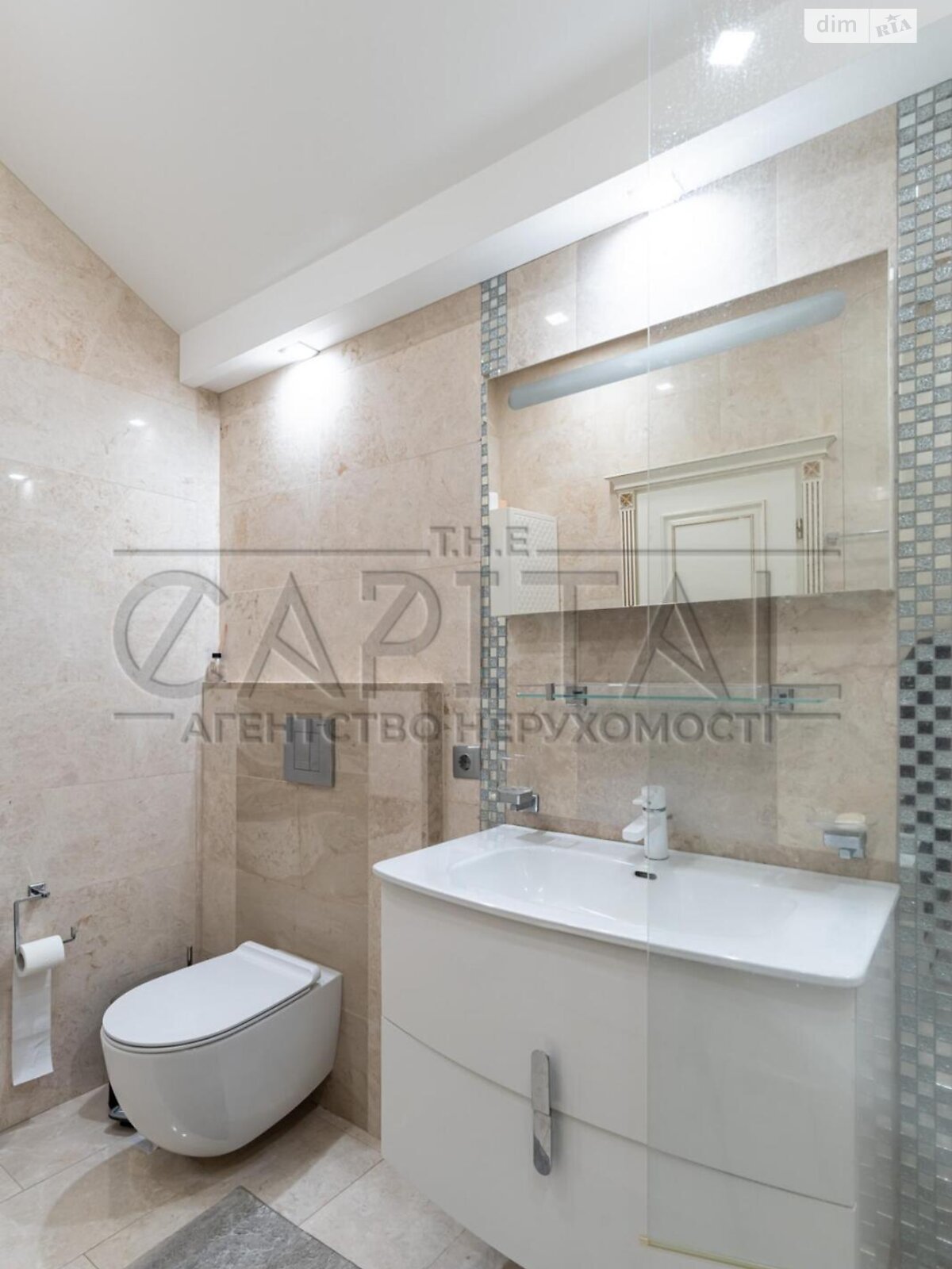 двоповерховий будинок з верандою, 228 кв. м, цегла. Продаж в Києві фото 1 двоповерховий будинок з верандою, 228 кв. м, цегла. Продаж в Києві фото 1