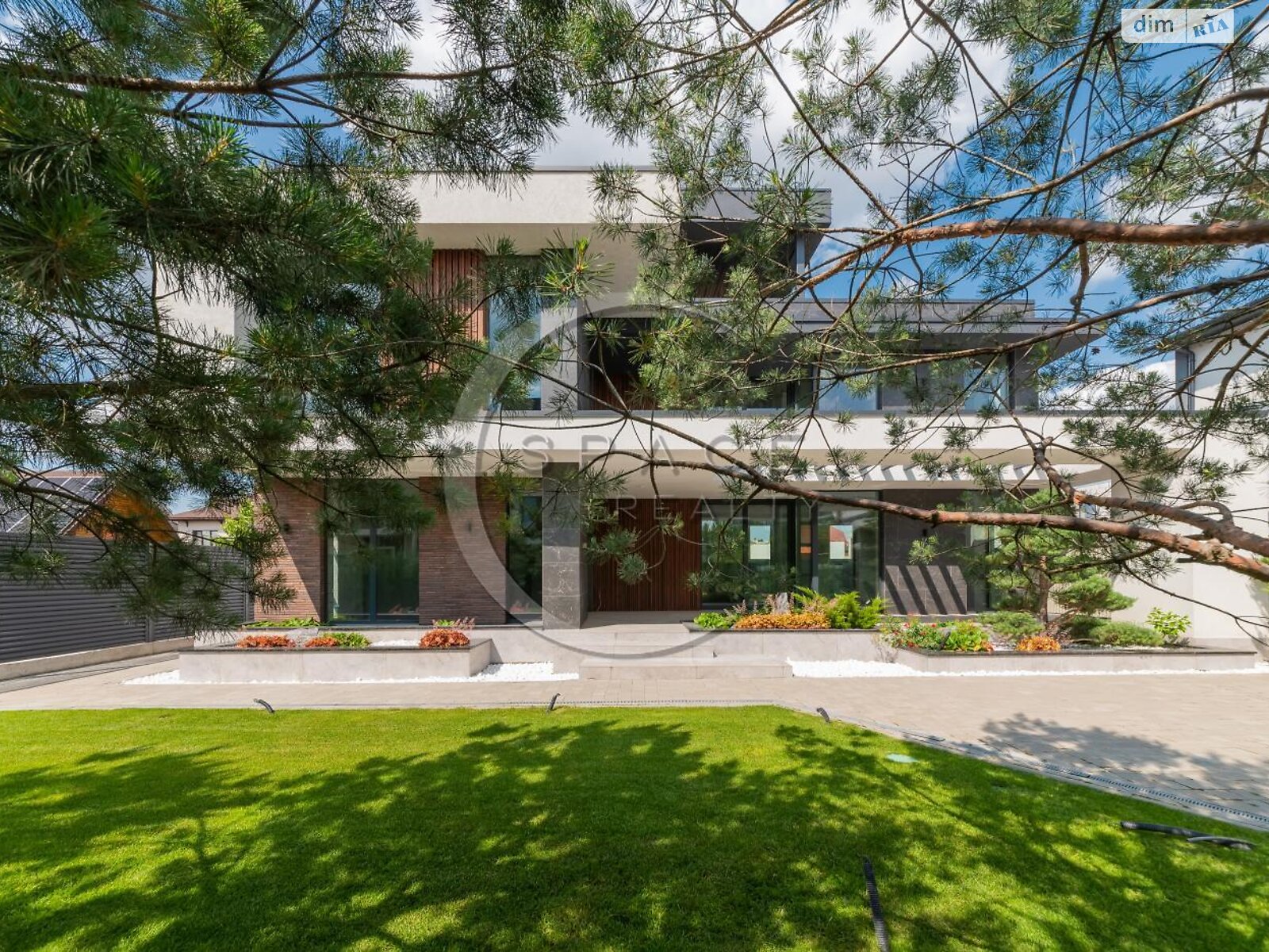 триповерховий будинок, 394 кв. м, моноліт. Продаж в Києві, район Жуляни фото 1 триповерховий будинок, 394 кв. м, моноліт. Продаж в Києві, район Жуляни фото 1