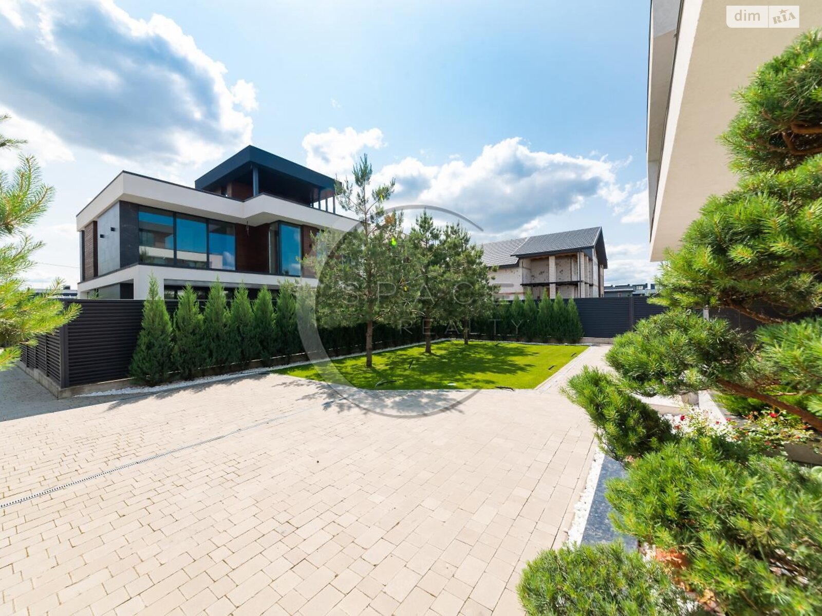 триповерховий будинок, 394 кв. м, моноліт. Продаж в Києві, район Жуляни фото 1 триповерховий будинок, 394 кв. м, моноліт. Продаж в Києві, район Жуляни фото 1