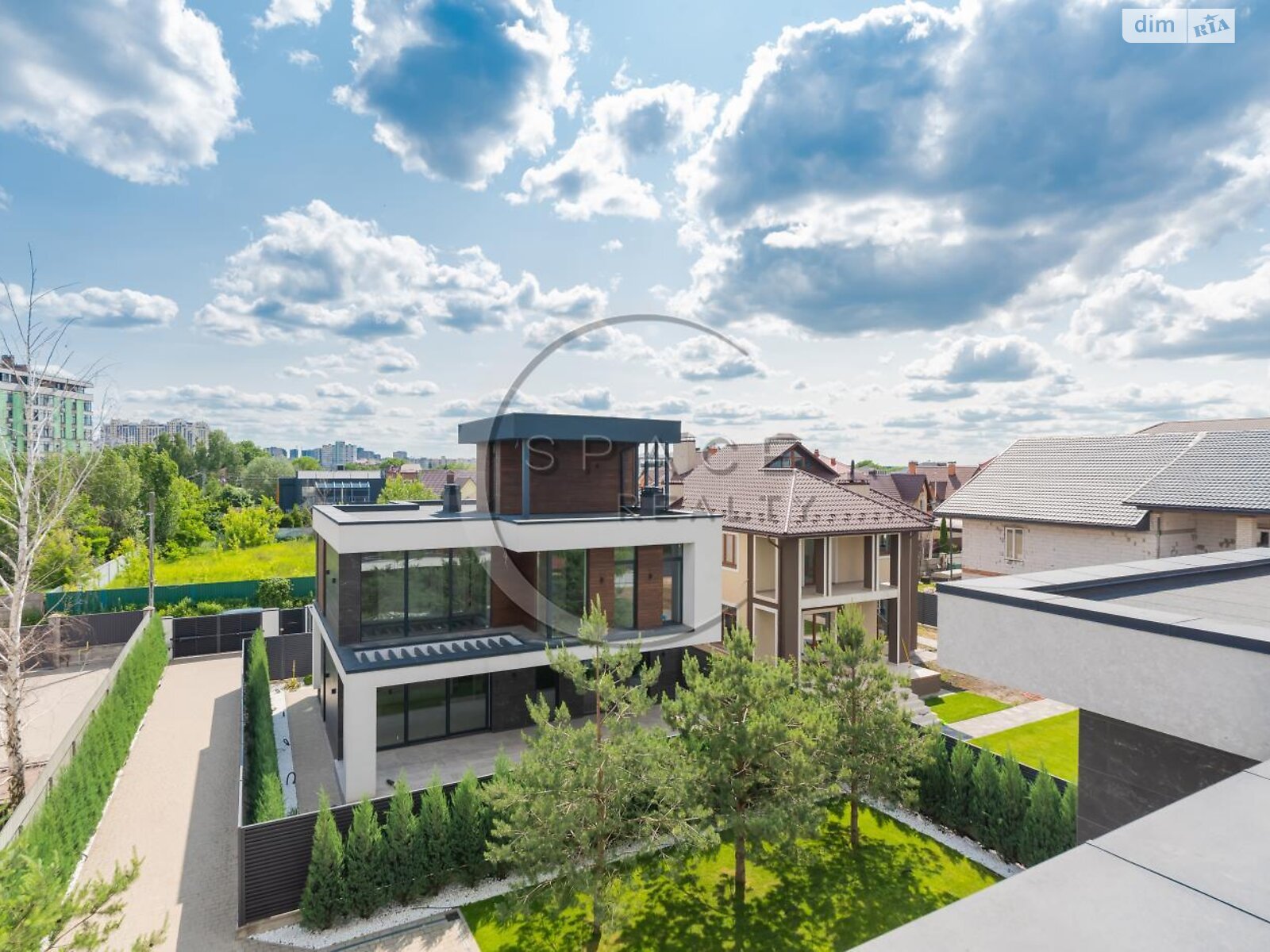 триповерховий будинок, 394 кв. м, моноліт. Продаж в Києві, район Жуляни фото 1 триповерховий будинок, 394 кв. м, моноліт. Продаж в Києві, район Жуляни фото 1
