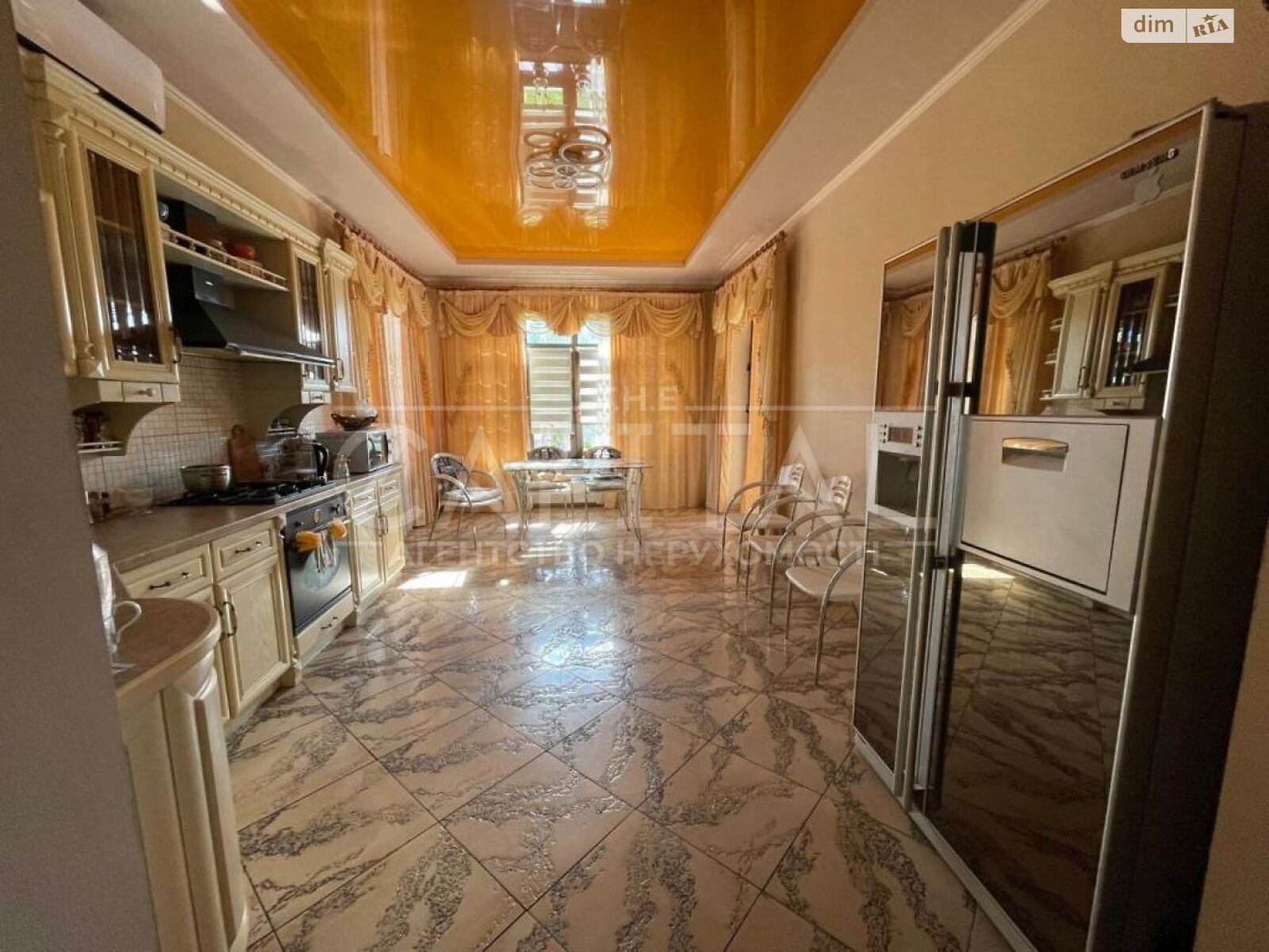 триповерховий будинок з верандою, 360 кв. м, цегла. Продаж в Києві, район Жуляни фото 1 триповерховий будинок з верандою, 360 кв. м, цегла. Продаж в Києві, район Жуляни фото 1