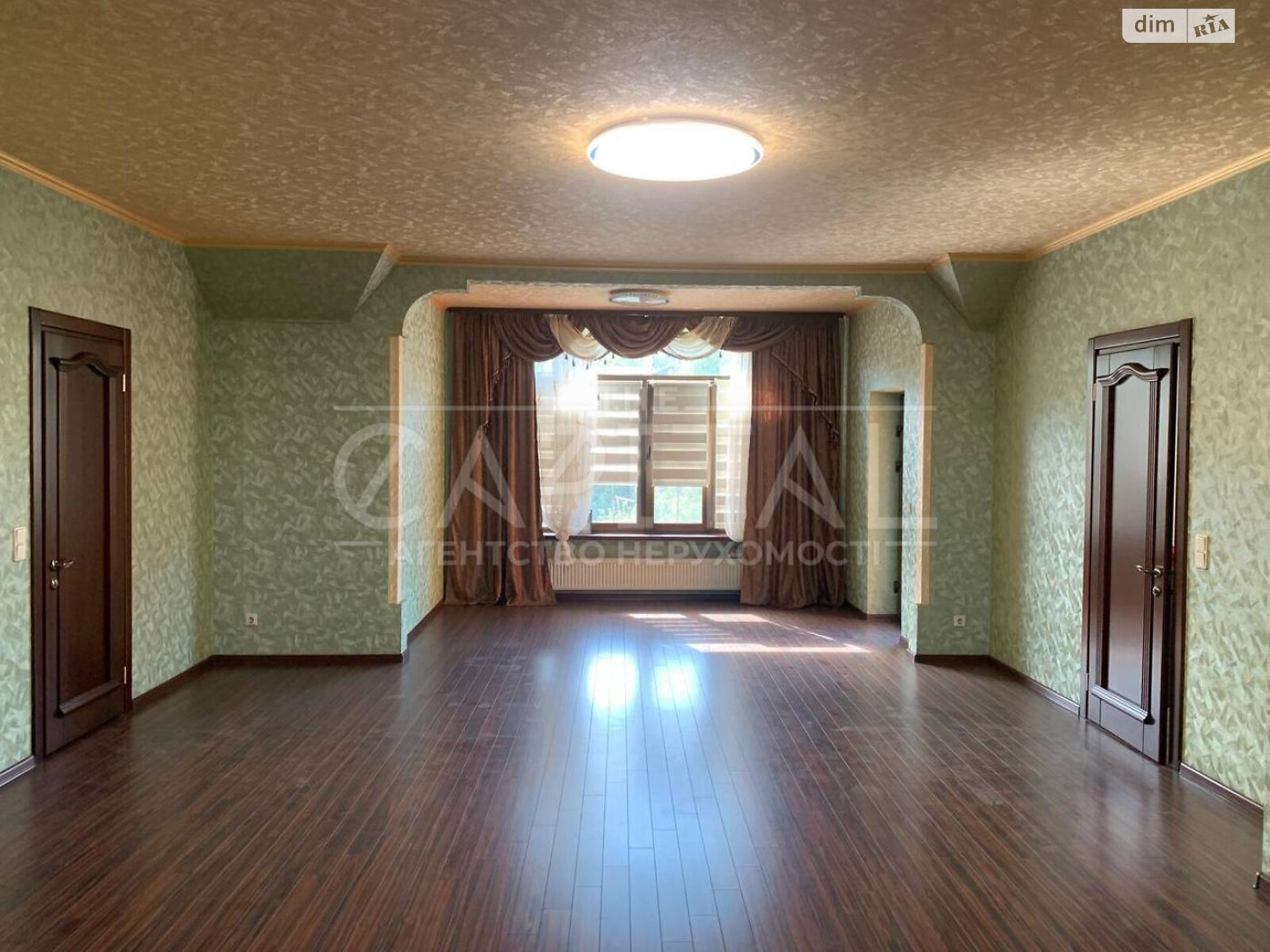 триповерховий будинок з верандою, 360 кв. м, цегла. Продаж в Києві, район Жуляни фото 1 триповерховий будинок з верандою, 360 кв. м, цегла. Продаж в Києві, район Жуляни фото 1