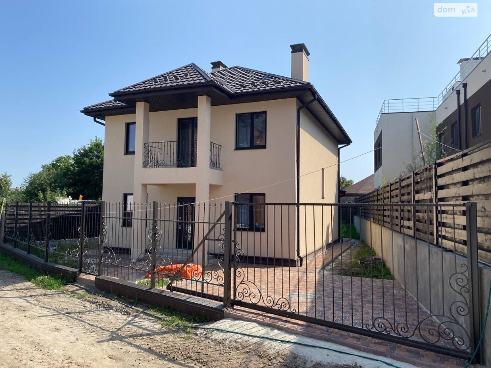 двухэтажный дом с отоплением, 150 кв. м, газобетон. Продажа в Жулянах фото 1