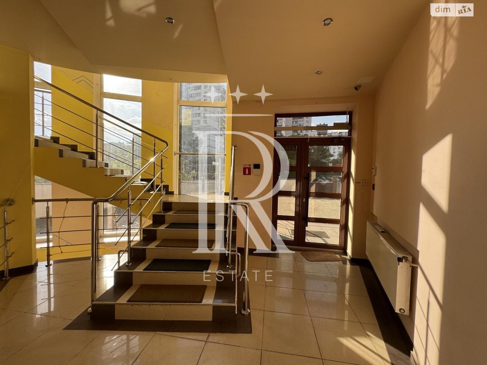 триповерховий будинок з верандою, 928.4 кв. м, цегла. Продаж в Києві, район Караваєві Дачі фото 1 триповерховий будинок з верандою, 928.4 кв. м, цегла. Продаж в Києві, район Караваєві Дачі фото 1