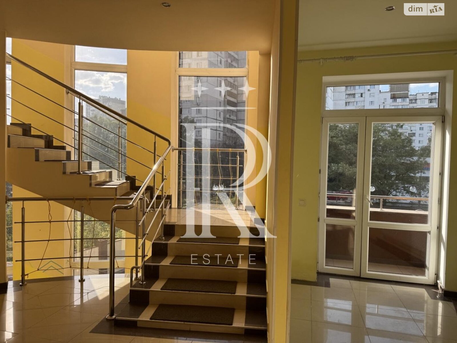 триповерховий будинок з верандою, 928.4 кв. м, цегла. Продаж в Києві, район Караваєві Дачі фото 1 триповерховий будинок з верандою, 928.4 кв. м, цегла. Продаж в Києві, район Караваєві Дачі фото 1
