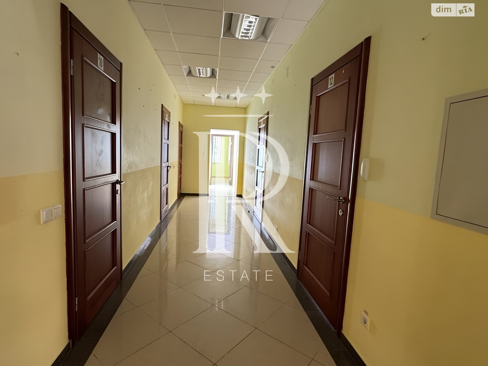 триповерховий будинок з верандою, 928.4 кв. м, цегла. Продаж в Києві, район Караваєві Дачі фото 1 триповерховий будинок з верандою, 928.4 кв. м, цегла. Продаж в Києві, район Караваєві Дачі фото 1