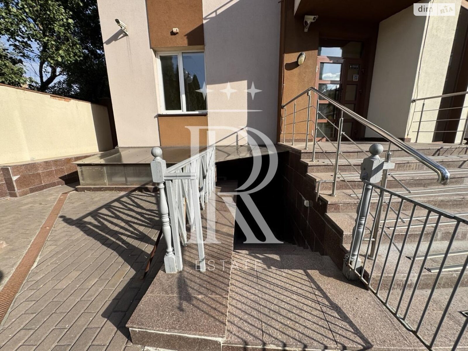триповерховий будинок з верандою, 928.4 кв. м, цегла. Продаж в Києві, район Караваєві Дачі фото 1 триповерховий будинок з верандою, 928.4 кв. м, цегла. Продаж в Києві, район Караваєві Дачі фото 1