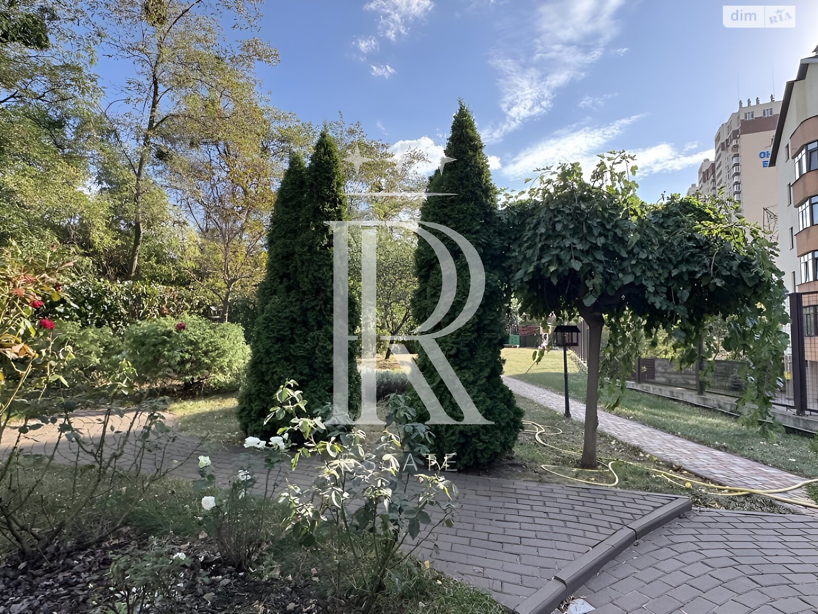 триповерховий будинок з верандою, 928.4 кв. м, цегла. Продаж в Києві, район Караваєві Дачі фото 1 триповерховий будинок з верандою, 928.4 кв. м, цегла. Продаж в Києві, район Караваєві Дачі фото 1