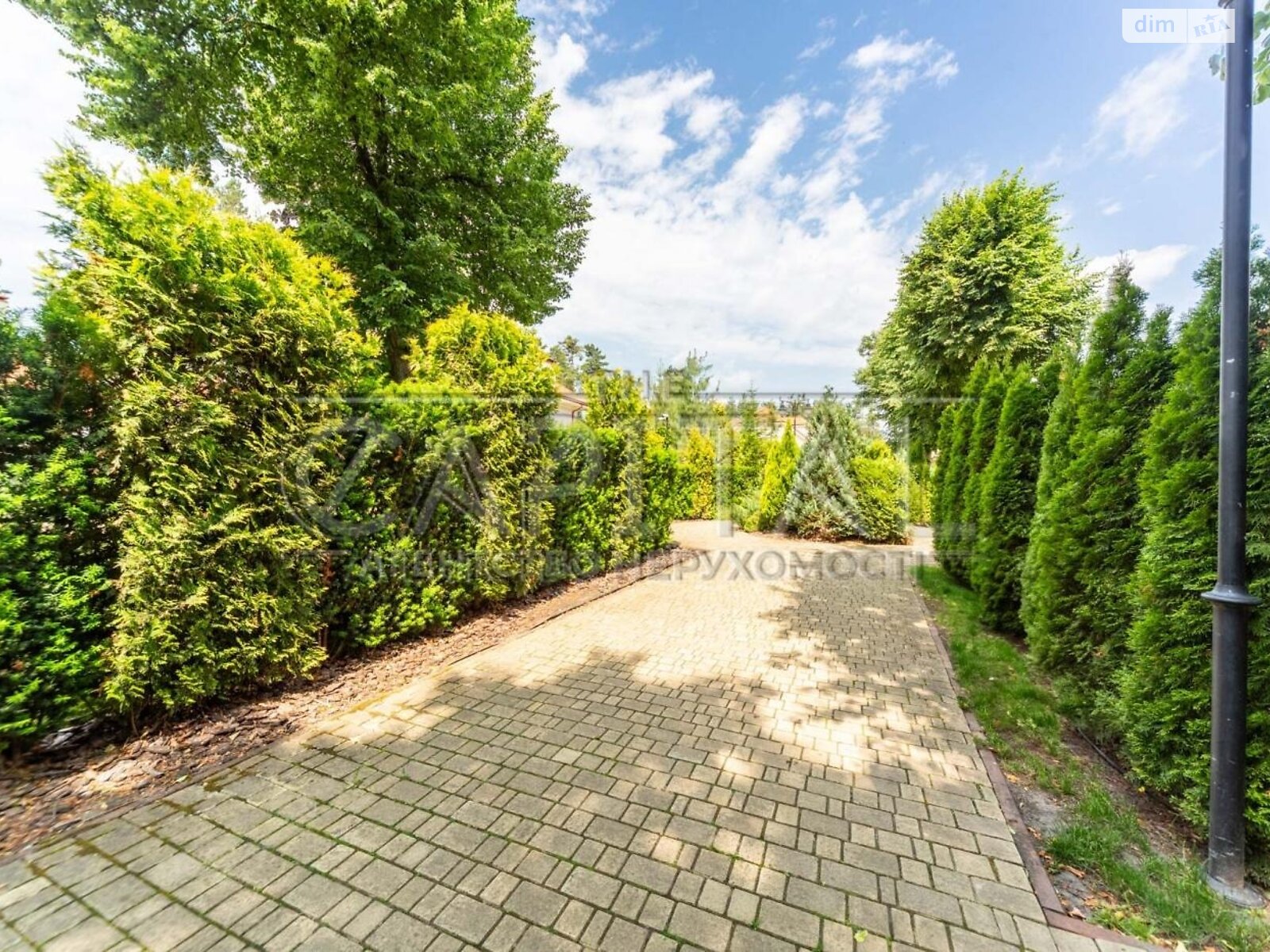 двухэтажный дом с гаражом, 502 кв. м, кирпич. Продажа в Киеве район Корчеватое фото 1