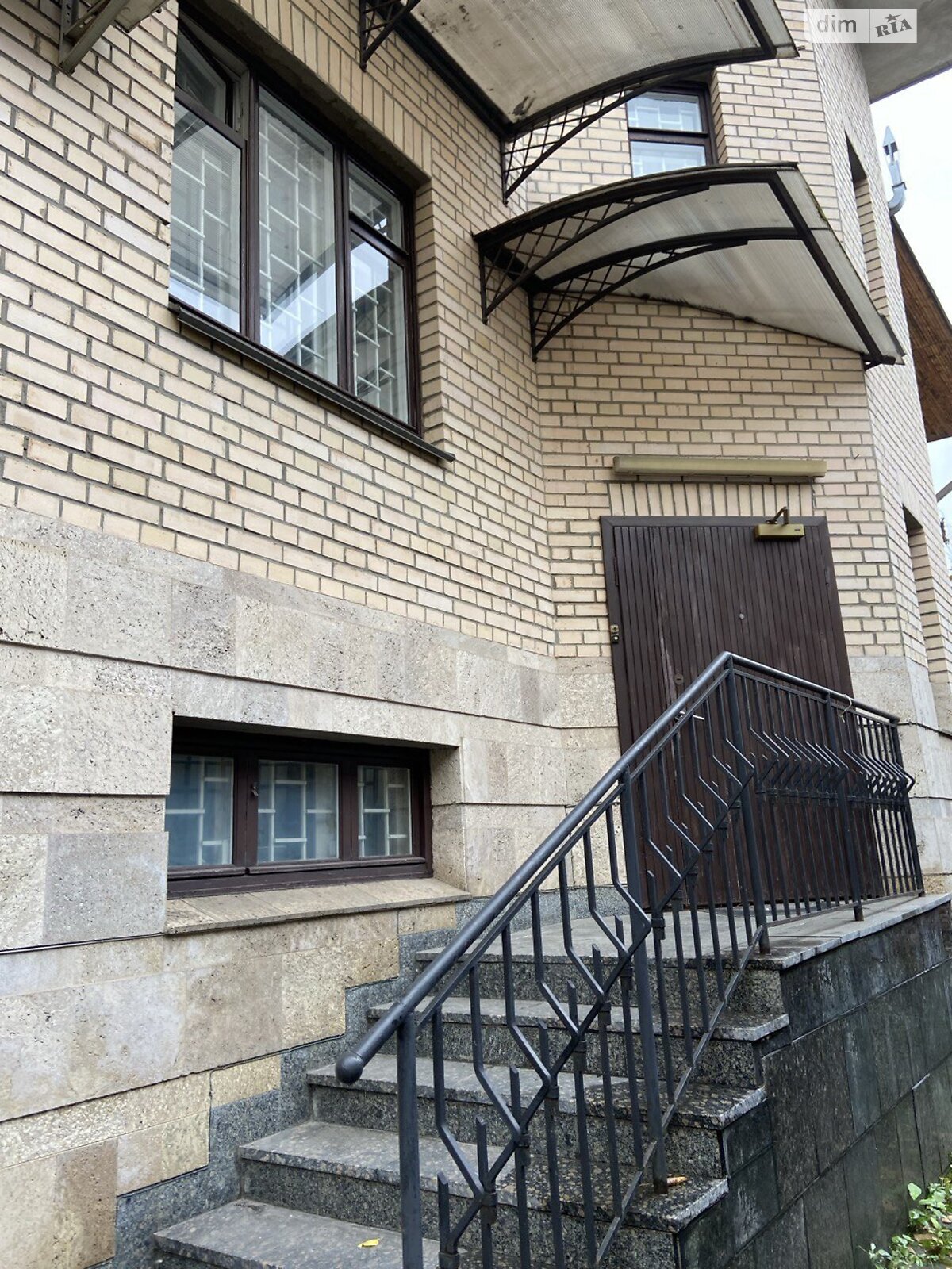 трехэтажный дом с отоплением, 407.9 кв. м, кирпич. Продажа в Киеве район Куреневка фото 1 трехэтажный дом с отоплением, 407.9 кв. м, кирпич. Продажа в Киеве район Куреневка фото 1