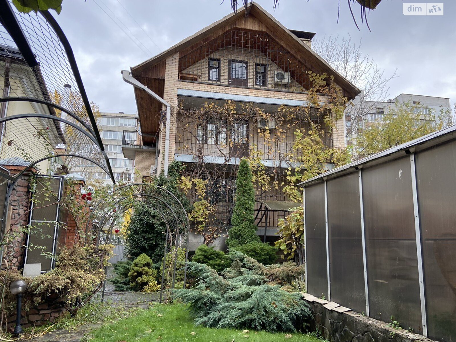 трехэтажный дом с отоплением, 407.9 кв. м, кирпич. Продажа в Киеве район Куреневка фото 1 трехэтажный дом с отоплением, 407.9 кв. м, кирпич. Продажа в Киеве район Куреневка фото 1