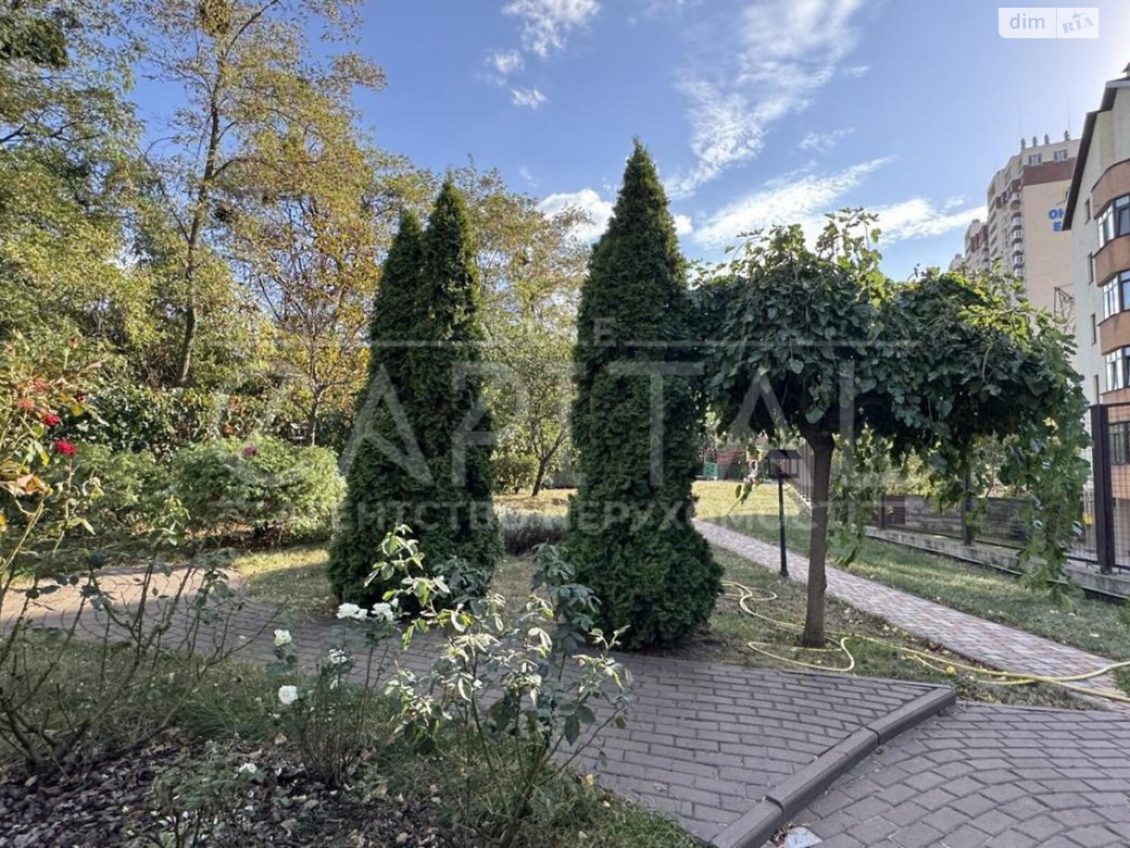 трехэтажный дом, 928.4 кв. м, кирпич. Продажа в Киеве район Липки фото 1 трехэтажный дом, 928.4 кв. м, кирпич. Продажа в Киеве район Липки фото 1
