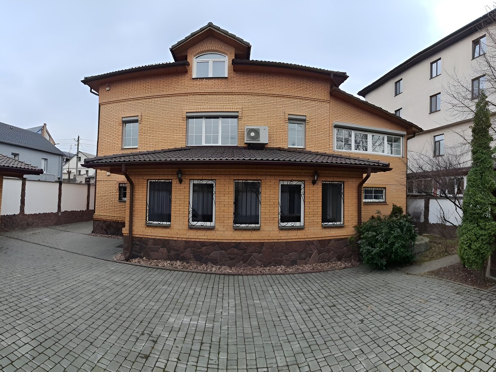 трехэтажный дом, 312.4 кв. м, кирпич. Продажа в Киеве район Монтажник фото 1 трехэтажный дом, 312.4 кв. м, кирпич. Продажа в Киеве район Монтажник фото 1