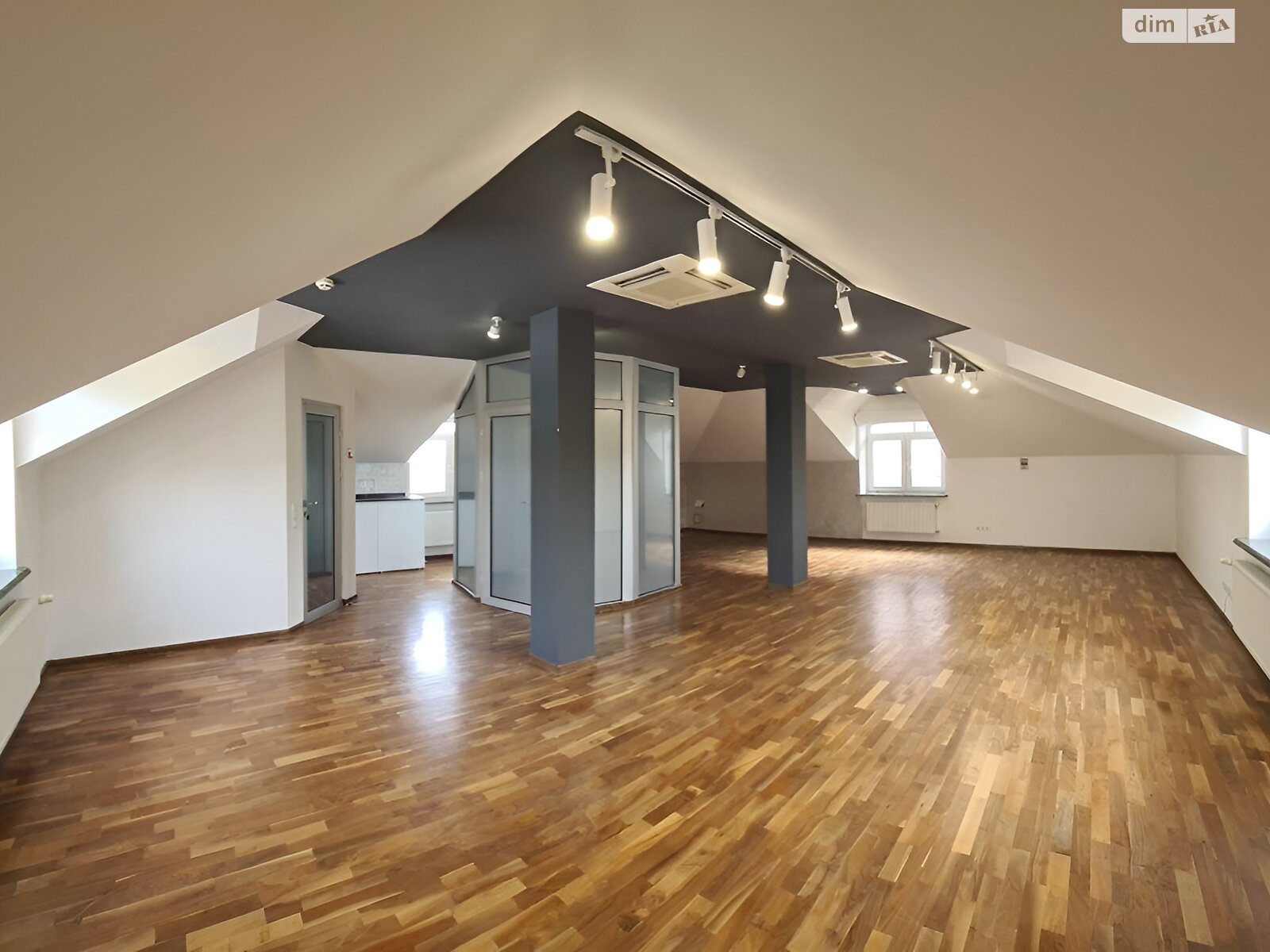 трехэтажный дом, 312.4 кв. м, кирпич. Продажа в Киеве район Монтажник фото 1 трехэтажный дом, 312.4 кв. м, кирпич. Продажа в Киеве район Монтажник фото 1