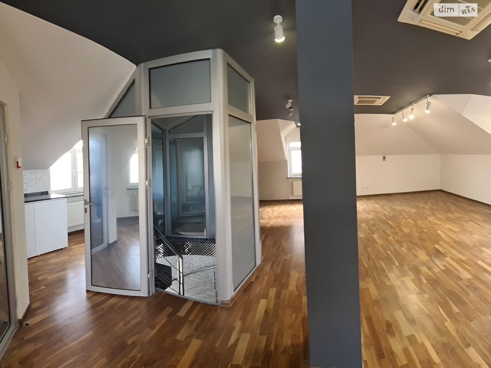 трехэтажный дом, 312.4 кв. м, кирпич. Продажа в Киеве район Монтажник фото 1 трехэтажный дом, 312.4 кв. м, кирпич. Продажа в Киеве район Монтажник фото 1